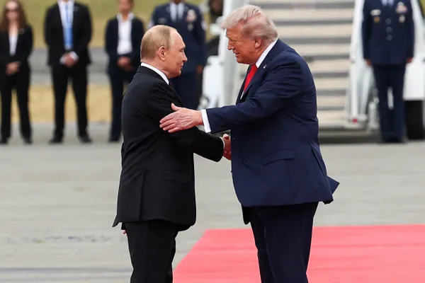 По словам Путина, Москва готова к мирным переговорам на базе соглашений, достигнутых в Стамбуле весной 2022 года; эти договорённости предполагали отказ Украины от вступления в НАТО и другие меры безопасности.