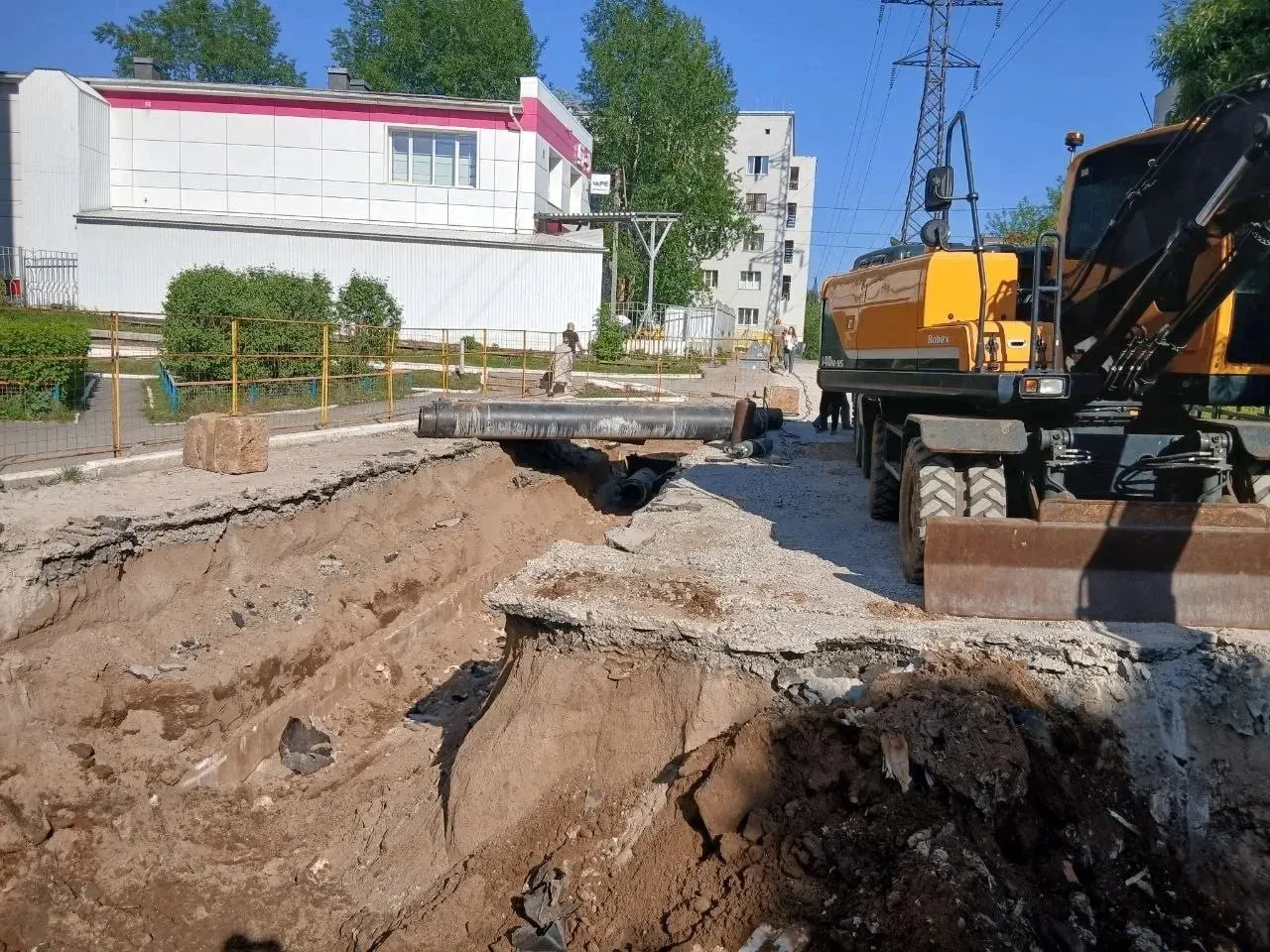 На участке от ул. Орджоникидзе до ул. Чернышевского обновят проезжую часть, тротуары, освещение и теплосети. Работы планируют завершить к сентябрю, возможны ограничения заездов во дворы.