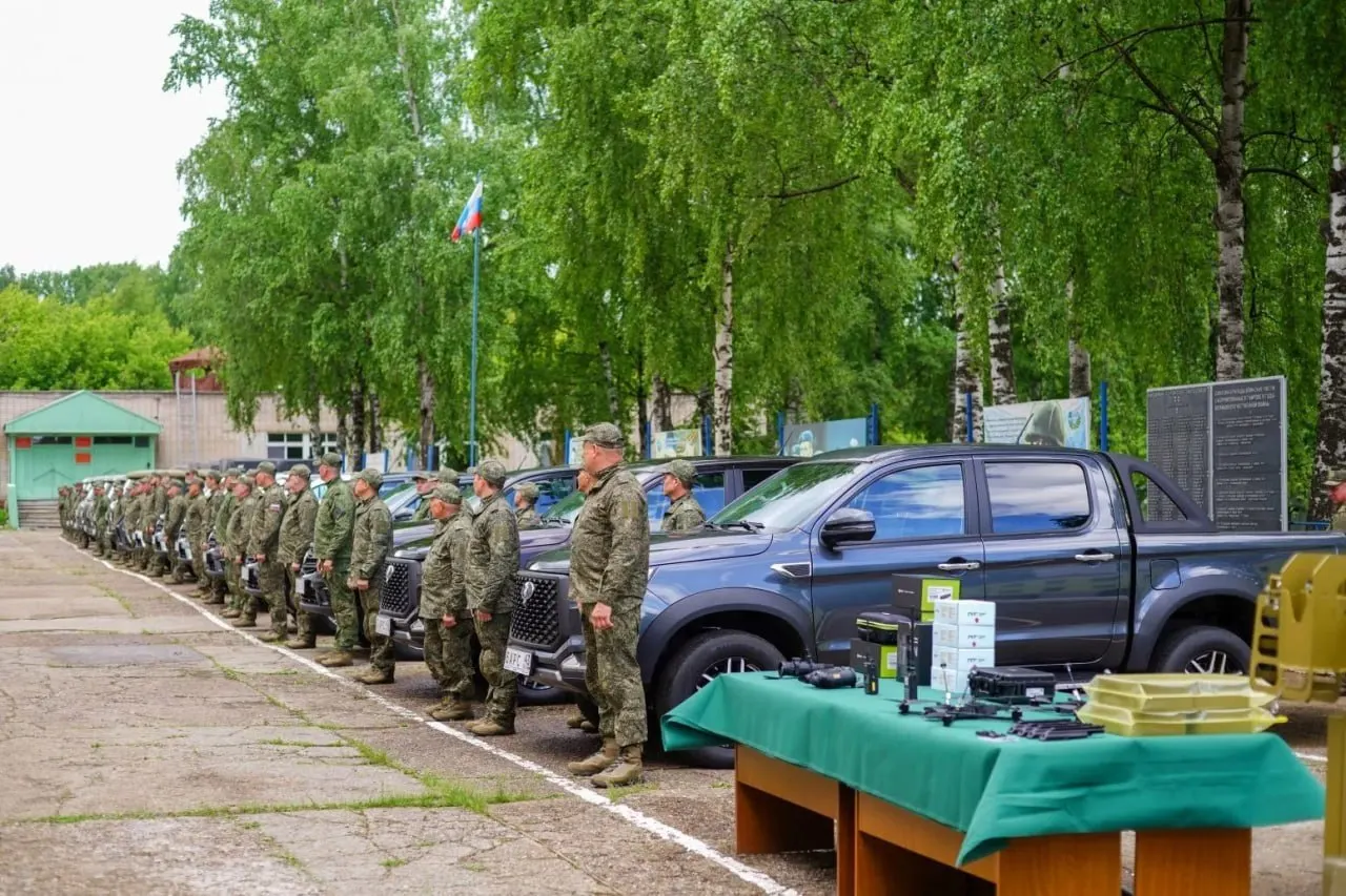 В регионе созданы подразделения в мобрезерве для прикрытия критически важных объектов от атак БПЛА. В «Барс» вошли контрактники с ежемесячными выплатами и сохранением среднего заработка.