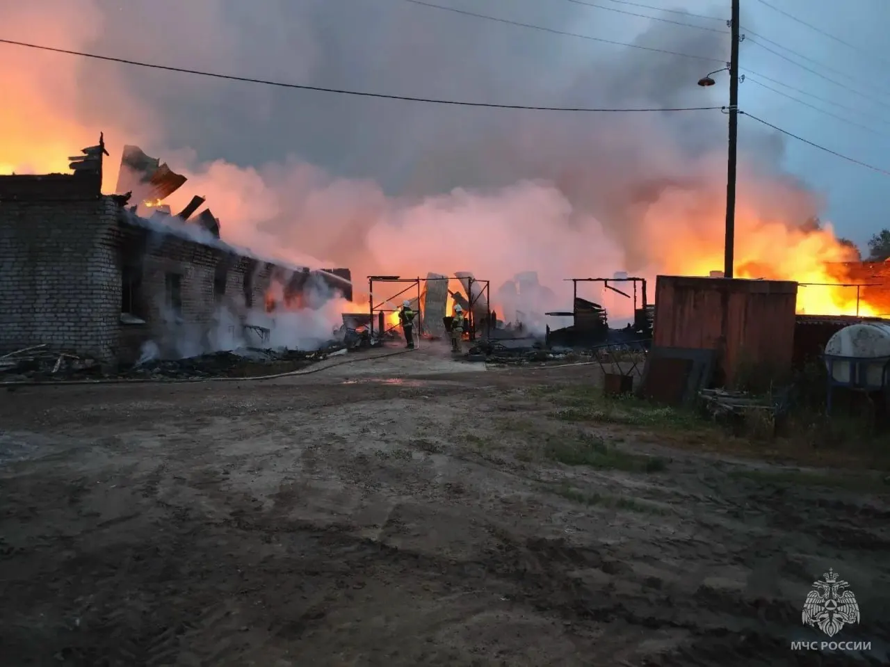 25 июня в пгт. Мурыгино Юрьянского района произошло возгорание в здании лесопитомника. Площадь повреждений — около 900 м²: сгорела крыша, обгорели стены, уничтожено оборудование и имущество. Причина пожара устанавливается.