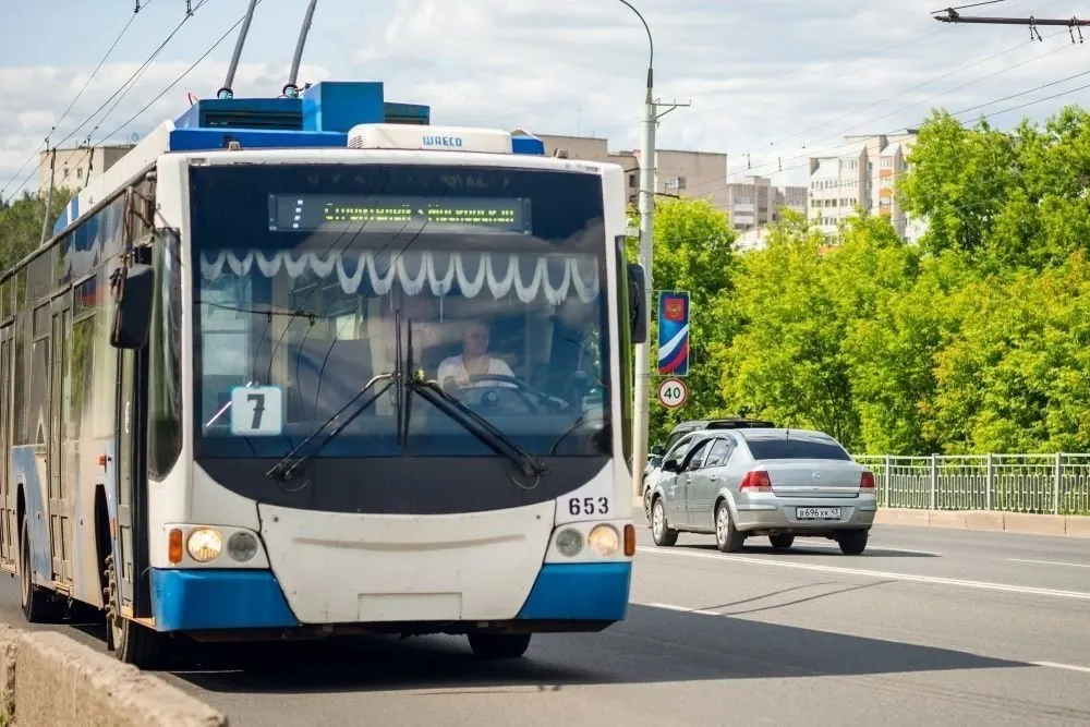 С 6 по 19 июня троллейбус №7 будет следовать по участку улиц Чапаева — Комсомольская с разворотом у железнодорожного вокзала из‑за реконструкции теплосетей на ул. Красноармейской.