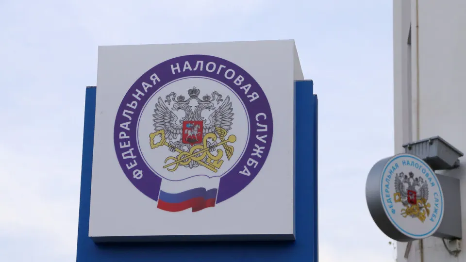 Федеральная налоговая служба предложила регионам расширить объекты налогообложения и поднять ставки, чтобы покрыть исторический дефицит в 1,5 трлн рублей. Эксперты предупреждают о риске роста долговой нагрузки и ухудшения финансового состояния субъектов.