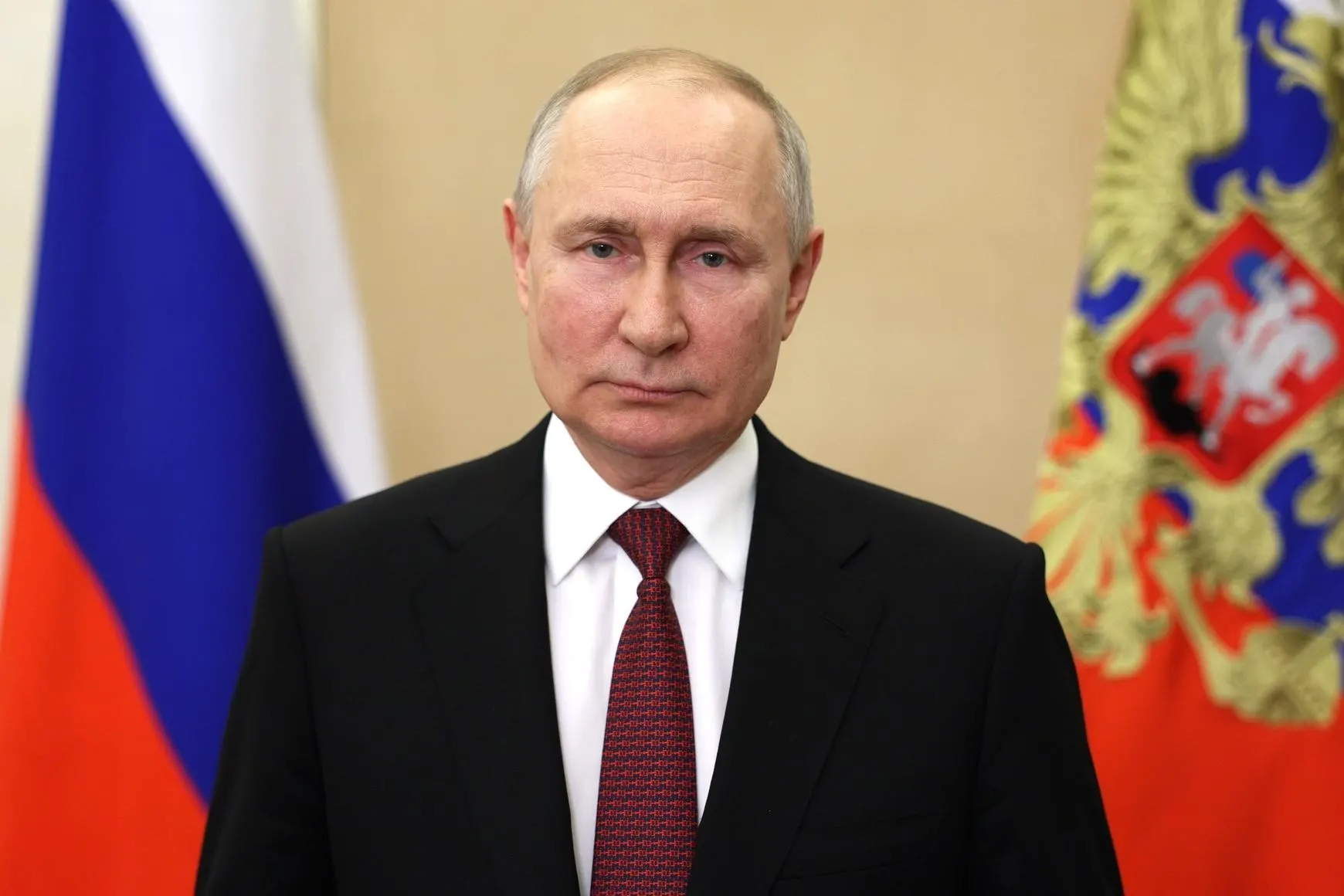 Указ, опубликованный 12 июня, расширяет круг получателей поддержки фонда: в него включены инвалиды, полученные при отражении вооружённого вторжения и других военных инцидентах, а также военнослужащие, продолжившие службу вопреки ограничению по здоровью.