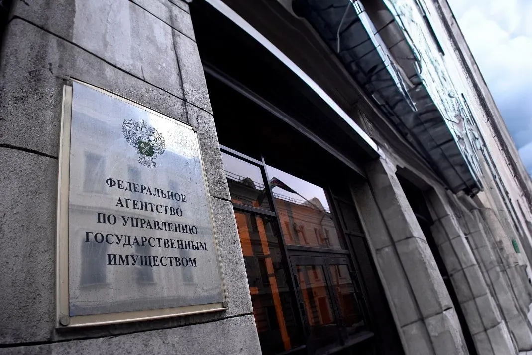 Депутаты отменили ценовой порог и шестимесячную паузу при повторных торгах, ввели требования к оценщикам и организаторам аукционов; для религиозного имущества сняли срок давности при оспаривании приватизации.