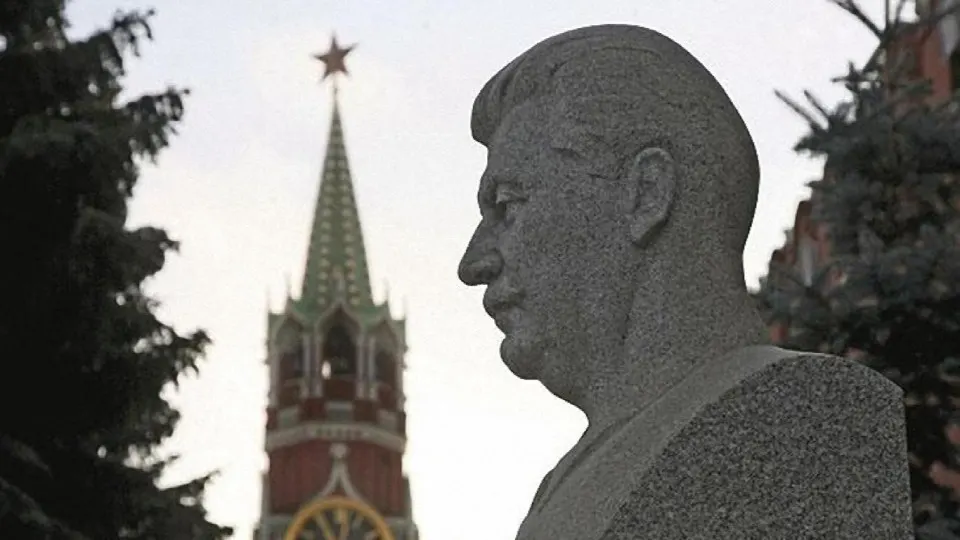 Отсутствие главы Центробанка на экономическом форуме и циркуляция слухов вокруг правительства породили разговоры о возможных перестановках в экономическом блоке и смене приоритетов экономической политики.