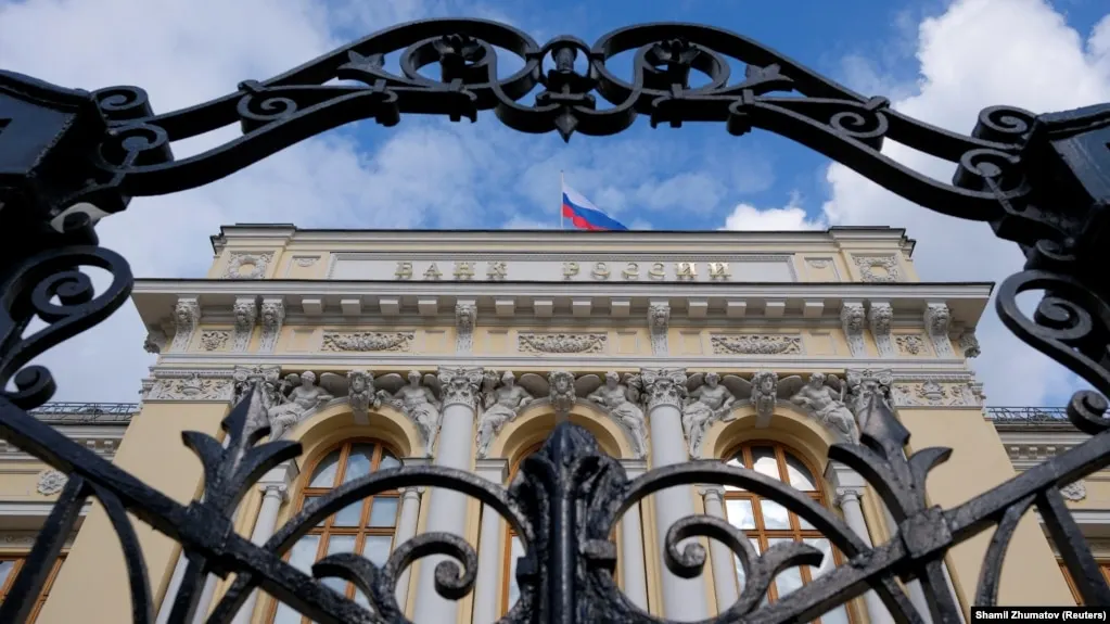 Центробанк скорректировал среднесрочный прогноз: рост ВВП на 2026 год теперь оценивается в 0–1%, инфляция — в 6–7%. Также обновлены расчёты бюджетного дефицита и оценки по нефти и внешней торговле.