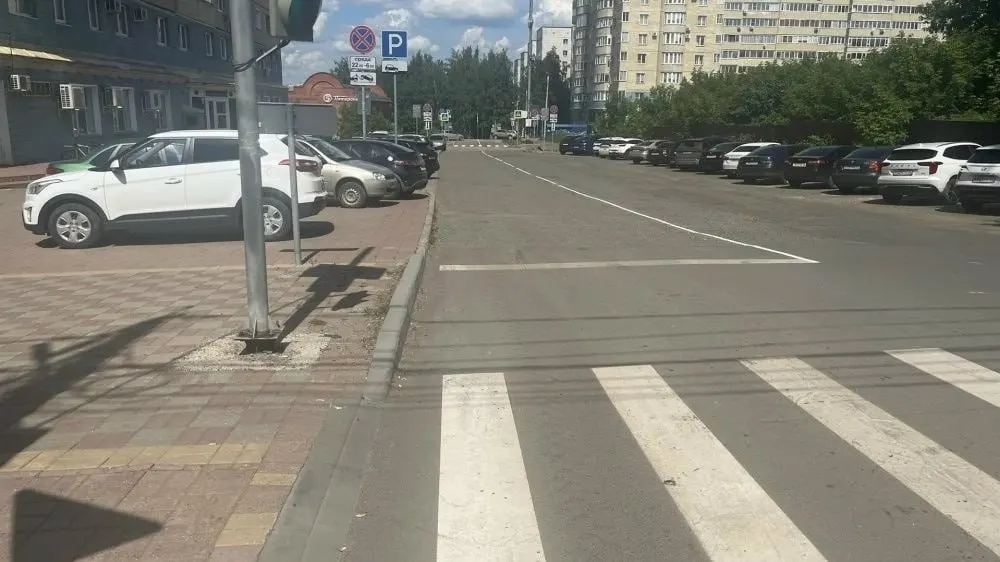 На участке от улицы Московской до улицы Преображенской завершены дорожные работы: обустроен проезд для автомобилей и проложен тротуар для пешеходов.