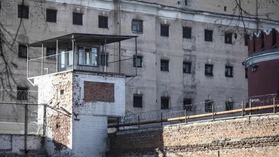 Правительство предложило расширить перечень судимостей, которые не будут препятствовать заключению контрактов с Минобороны для последующей отправки на войну. Одновременно сохранят запреты по ряду особенно тяжких преступлений.