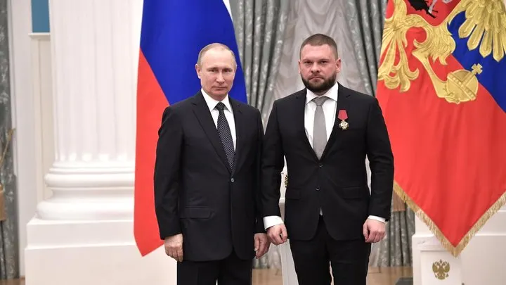 В официальных декларациях кандидатов партии «Единая Россия» указаны иностранные ценные бумаги и паи. В пресс-службе партии заявляют, что спорные активы были отчуждены до подачи документов.
