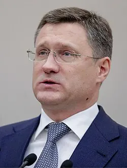 Вице‑премьер Александр Новак сообщил, что запрет на экспорт бензина будет продлён до конца 2026 года. Ограничения на экспорт дизеля планируют снять «по мере восстановления рынка».