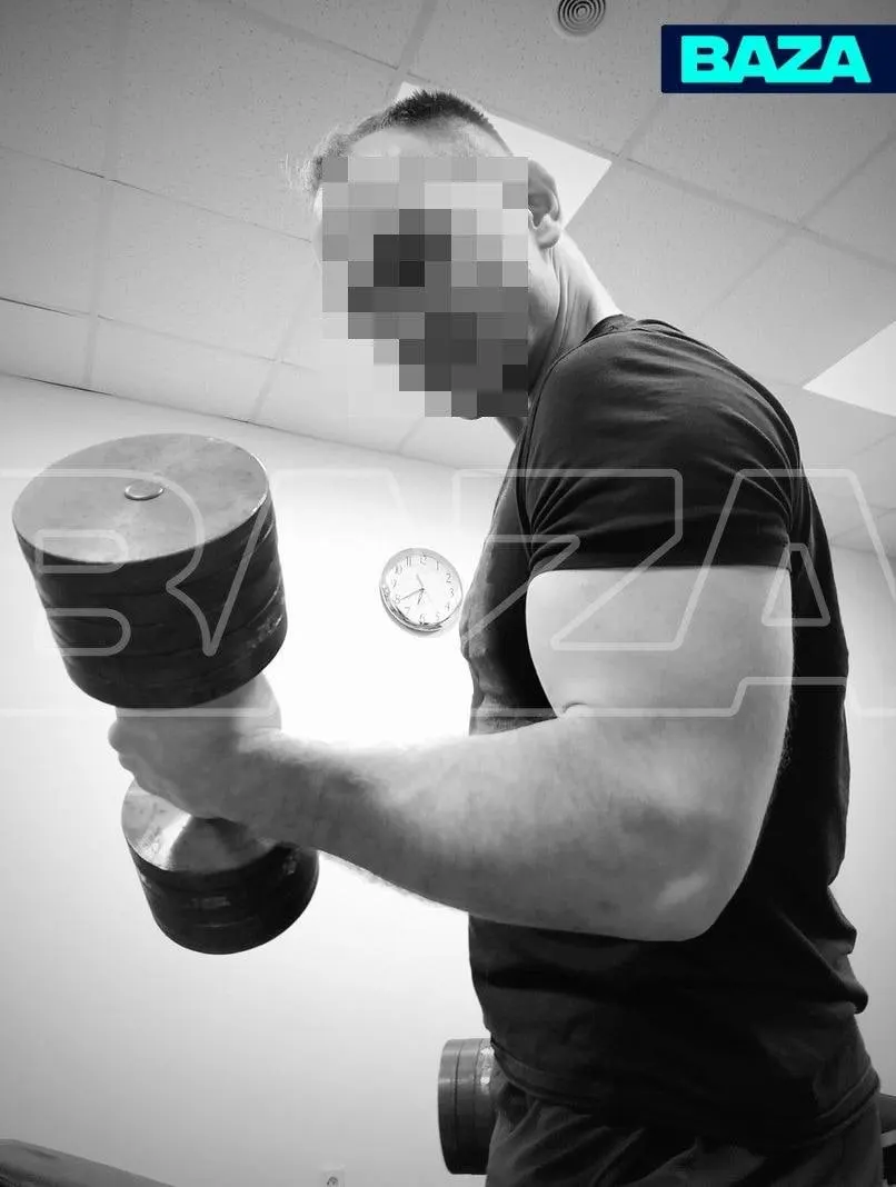 Тренер и детский инструктор избил пенсионеров после замечания о воровстве воды; пострадавшие обратились в полицию, нападавший подал встречное заявление.