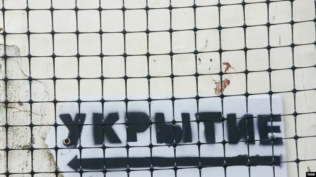 Утром поступили сообщения о возгорании на предприятии в Калужской области после удара беспилотников, повреждениях энергетической и газовой инфраструктуры в Белгородской области, а также о пожарах в оккупированном Крыму. Минобороны заявило о сотнях сбитых беспилотников.