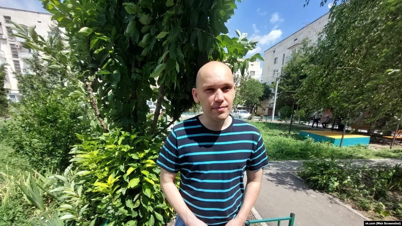В обновлённый список Минюста попала правозащитная крымскотатарская организация и 137 её предполагаемых участников, среди них инвалид I группы Игорь Никитенко. Ему грозят штрафы и даже уголовная ответственность, а также ухудшение состояния из‑за отсутствия электроэнергии.