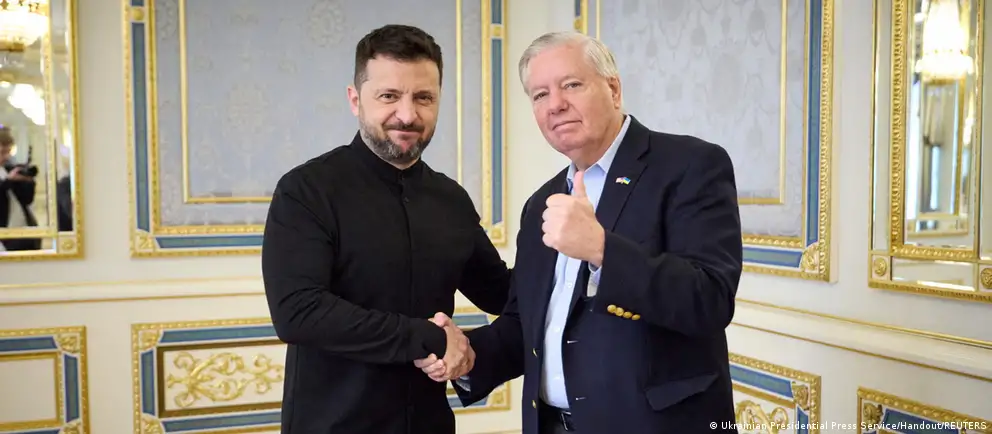 Верхняя палата Конгресса поддержала дальнейшее рассмотрение инициативы о пошлинах и тарифах в отношении России и стран, сотрудничающих с ней. На процедуру голосования присутствовал президент Украины.