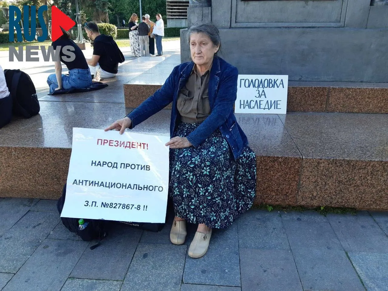 Председатель новосибирского отделения ВООПИК Наталья Шамина объявила голодовку в Москве в знак протеста против законопроекта о передаче регионам права исключать объекты культурного наследия. Через час после начала акции её задержала полиция. Ранее аналогичная акция прошла в Новосибирске.