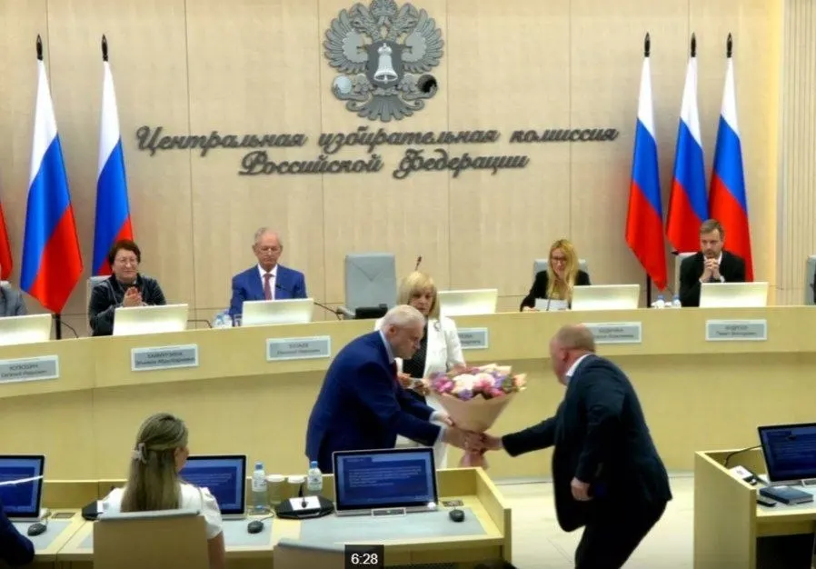 На заседании Центризбиркома единогласно допущены 260 кандидатов от «Справедливой России» (из 263 заявленных), вручен кандидатский документ лидеру партии, утверждён член ЦИК с правом совещательного голоса от ЛДПР и согласован список из 43 финансовых уполномоченных «Яблоко» для работы в 42 регионах.