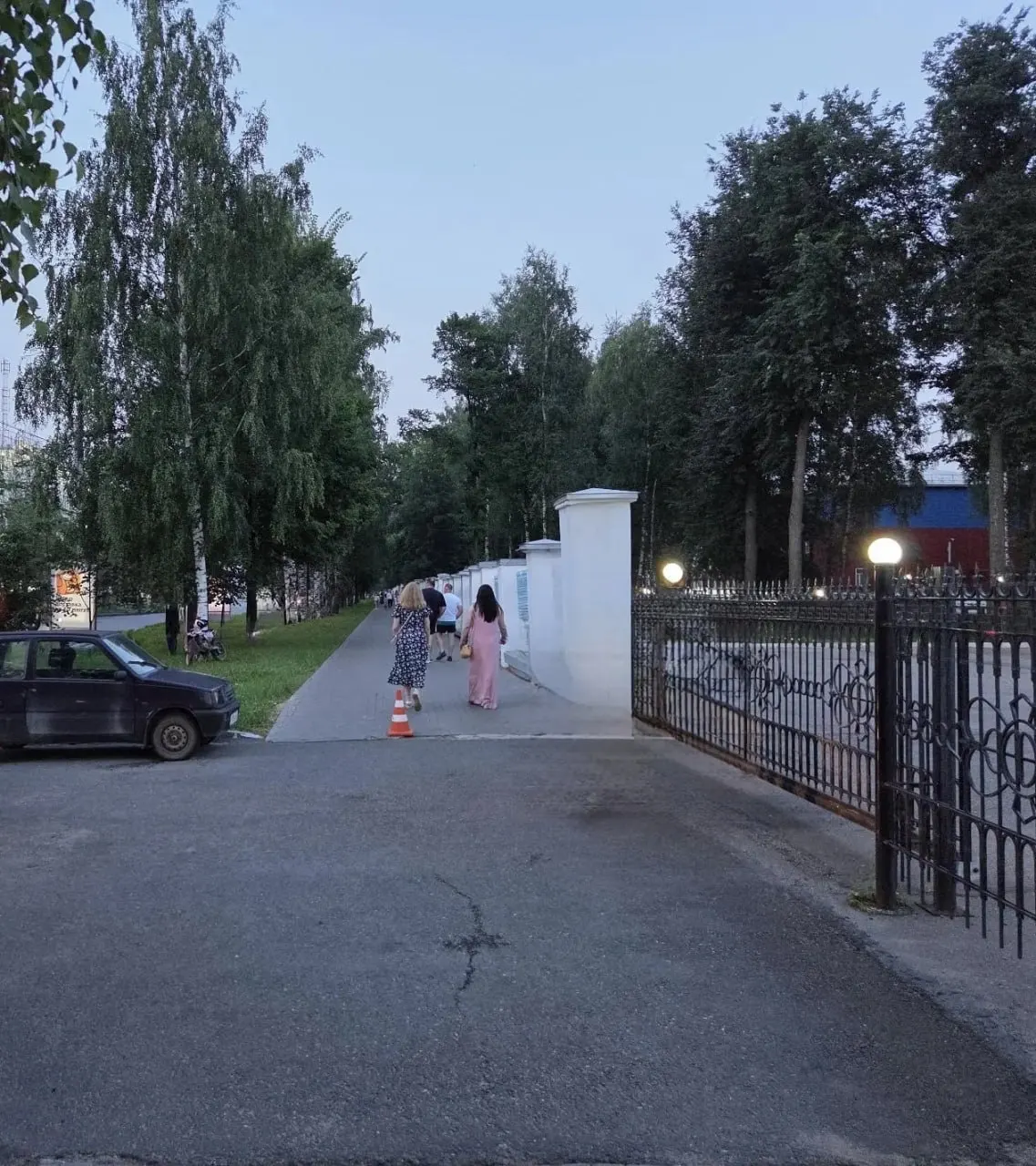 26 июля на улице Воровского 16‑летний водитель питбайка сбил 26‑летнюю пешеходку. В результате ДТП пострадали оба участника.