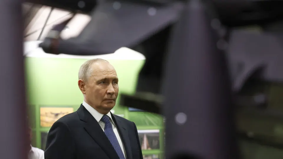 По словам президента, через Общероссийский народный фронт собрано почти 70 млрд рублей на нужды спецоперации; в то же время государственные военные расходы существенно увеличились и могут вырасти ещё сильнее.