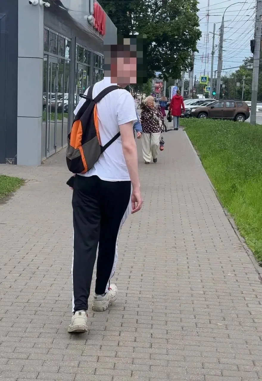 Жительница Кирова рассказала о двух эпизодах, когда мужчина намеренно прикасался к пассажиркам в автобусах маршрутов 87 и 46; она призывает быть бдительными и не молчать.