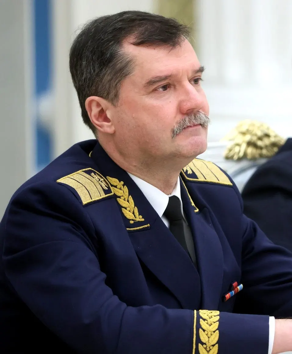 Следственные органы задержали бывшего руководителя Росавиации по делу о особо крупном мошенничестве. Следствие полагает, что действия обвиняемых причинили значительный ущерб бюджету; ранее по тому же делу уже арестовывали его бывшего заместителя.