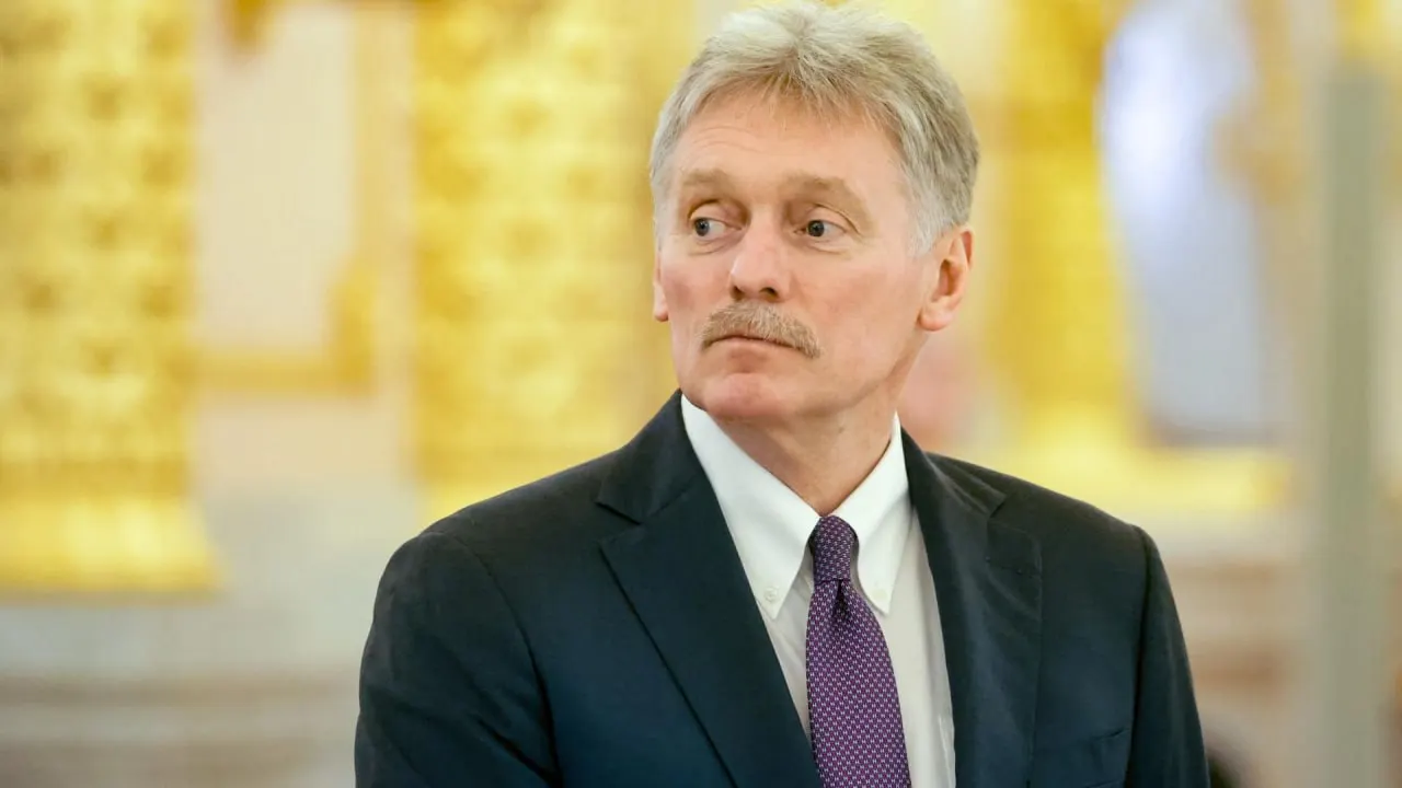 Пресс‑секретарь президента заявил, что вмешательство западных стран превратило операцию в полноценный вооружённый конфликт, обвинив Киев в ударах по гражданской и энергетической инфраструктуре и подчеркнув готовность России к переговорам.