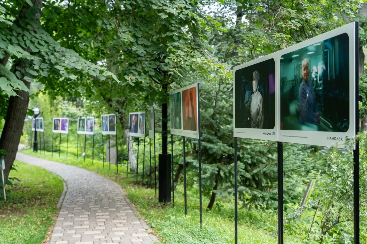 Фотовыставка «Сердце производства» показывает работу сотрудников производств и лабораторий биофармацевтической отрасли и подчёркивает роль вуза в подготовке востребованных специалистов.