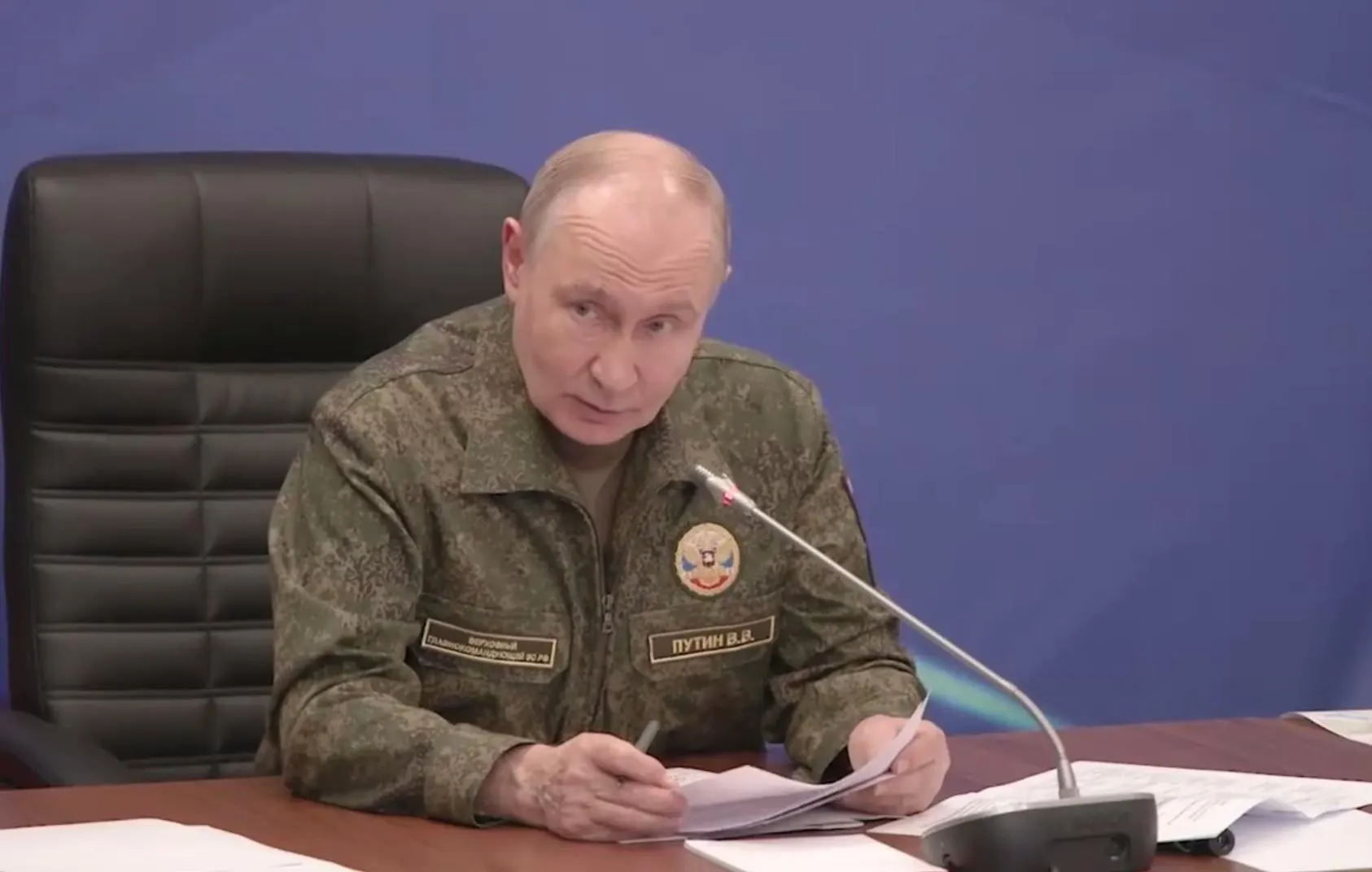 На совещании с военными президент сообщил, что Константиновка в Донецкой народной республике взята под контроль; с начала года, по его словам, освобождено 133 населённых пункта.