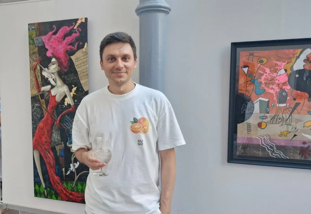 Клинический психолог Иван Звягин подал в суд требование удалить персональные данные и фото, которые попали в онлайн-выставку Минюста. Он настаивает на нарушении презумпции невиновности и просит опубликовать опровержение.
