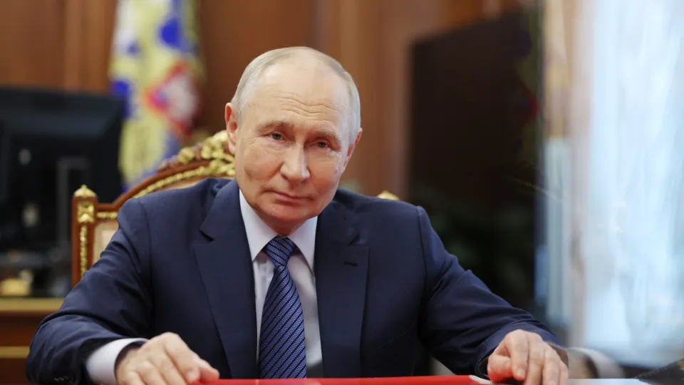 Президент распорядился включить обязательный курс «Русский язык как государственный» во все образовательные программы вузов и дал поручения по популяризации языка в детских лагерях и изменению государственной языковой политики с конкретными сроками исполнения.