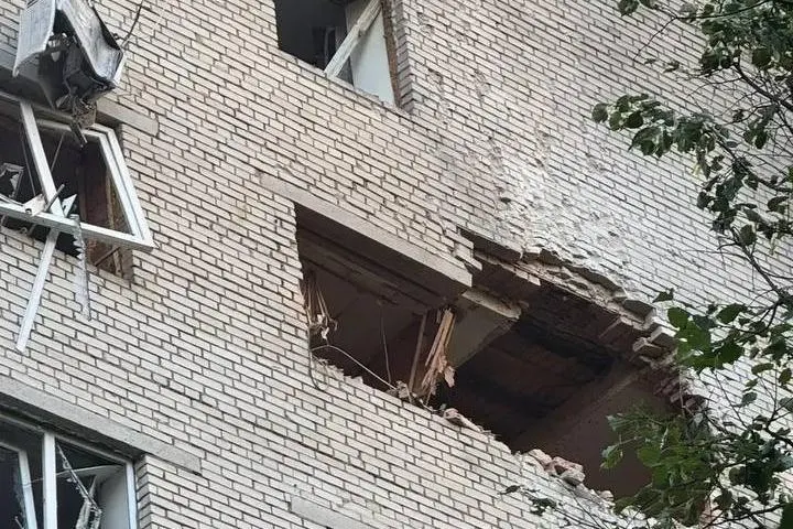 В ночь на 13 июля в посёлке Пионерский Истринского округа один из дронов упал на жилые дома — три человека погибли, ещё пятеро получили ранения, также произошли пожары в нескольких частных домах.