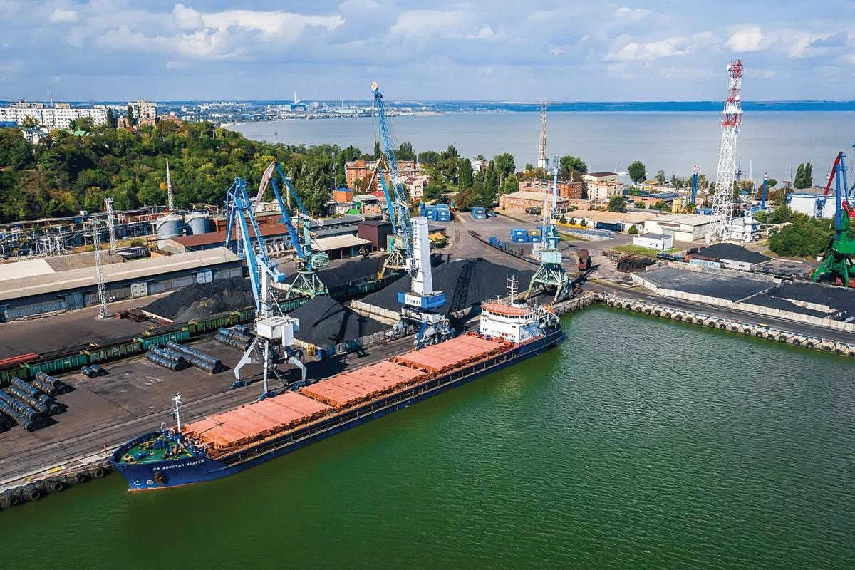 Минсельхоз предложил покрывать до 90% расходов на перевозку зерна из Ростовской области в порты Черного и Балтийского морей после приостановки отгрузок из портов Азовского моря из‑за угрозы атак дронов.