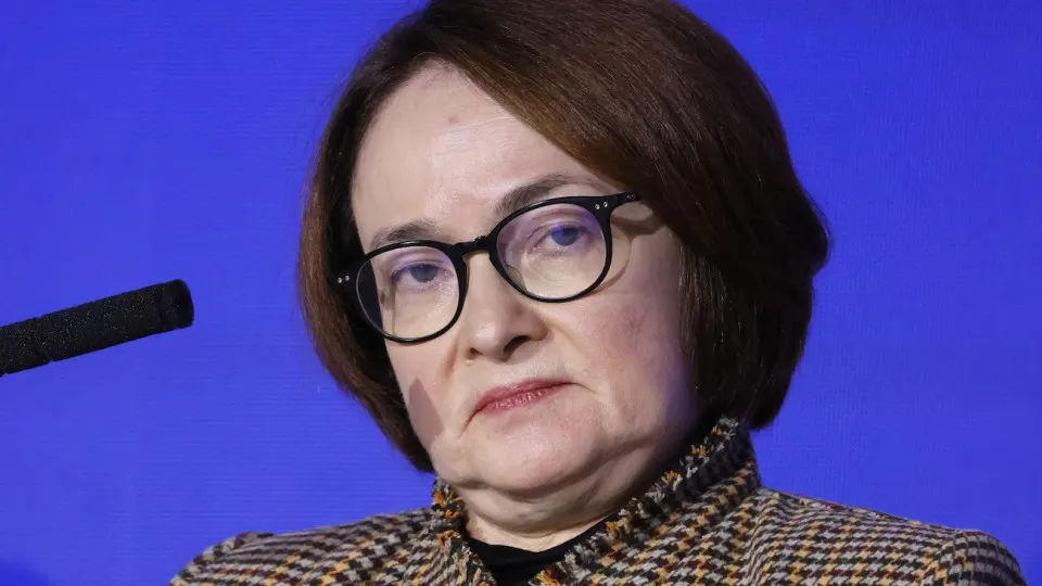 Дефицит топлива и резкий рост цен усилили инфляционные риски: межбанковские ставки и процентные свопы уже выше ключевой ставки, а центробанк может отказаться от дальнейшего смягчения.