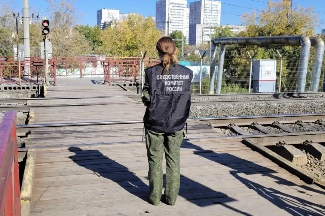Утром на перегоне Киров – Красносельский электропоезд смертельно травмировал женщину 1941 года рождения; пострадавшая скончалась на месте. Причины инцидента устанавливаются следственными службами.