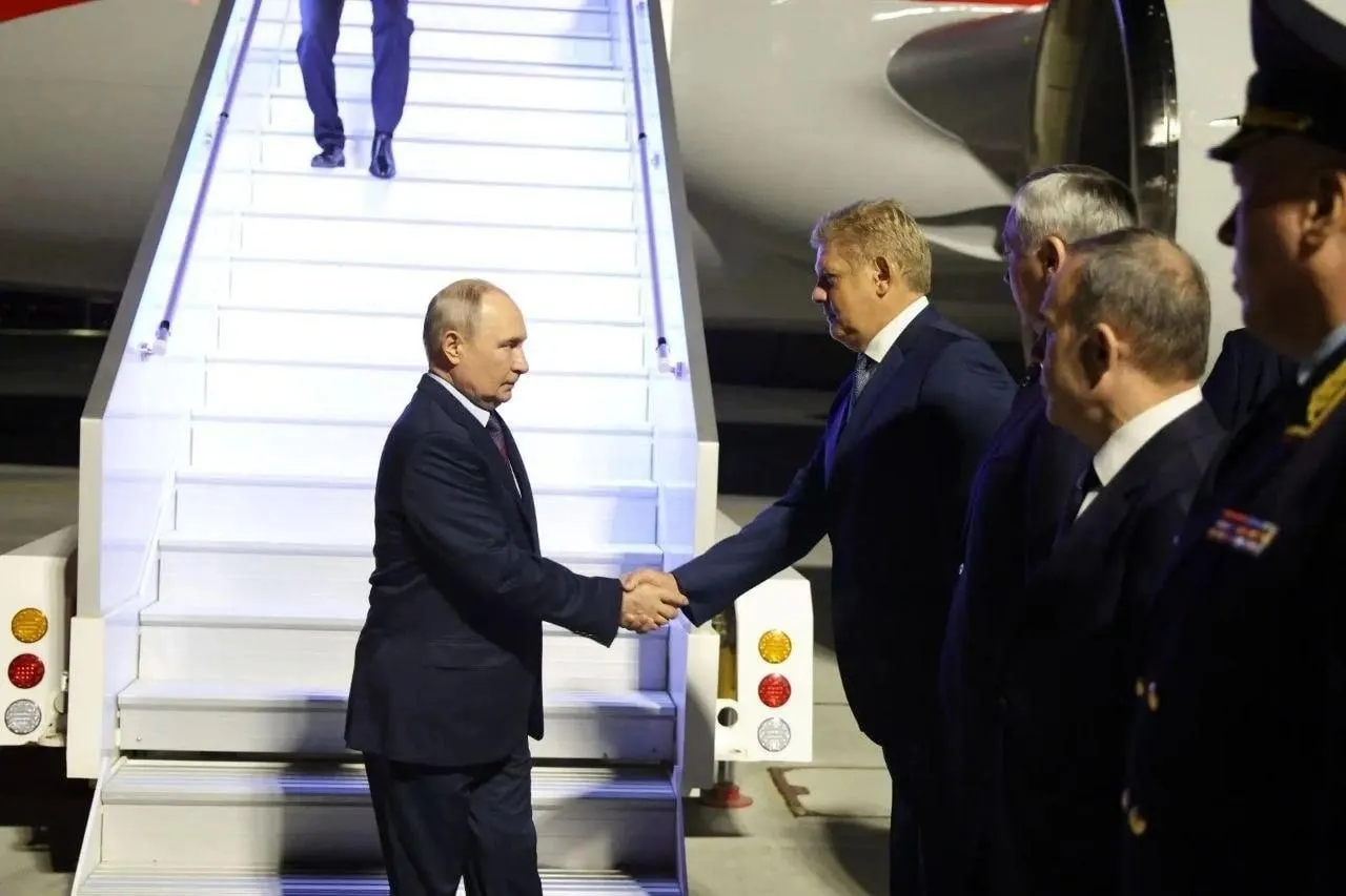 Президент принял участие в церемонии запуска Сибирского кольцевого источника фотонов в Новосибирске.