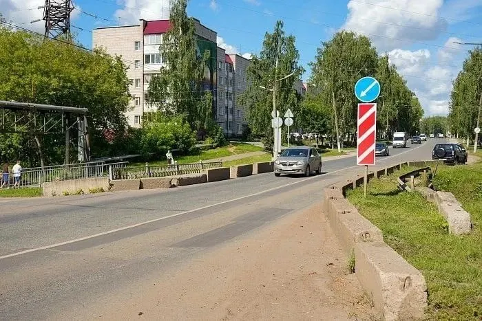 Мост через Чумовицу расширят до четырех полос, параллельно с модернизацией прилегающей улицы Советской, чтобы обеспечить проезд к будущему тоннелю. Экспертиза проекта завершится в 2026 году, после чего начнется стройка и открытие движения запланировано вместе с пуском тоннеля.