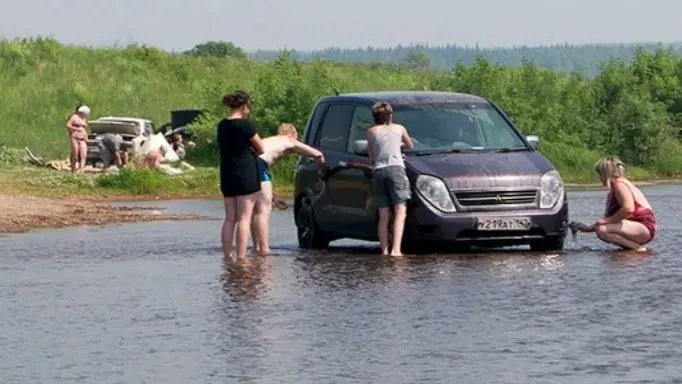 В регионе планируют проверки водоохранных зон и рейды МЧС и ГИБДД во второй половине августа; за мытьё машин у реки предусматриваются штрафы.