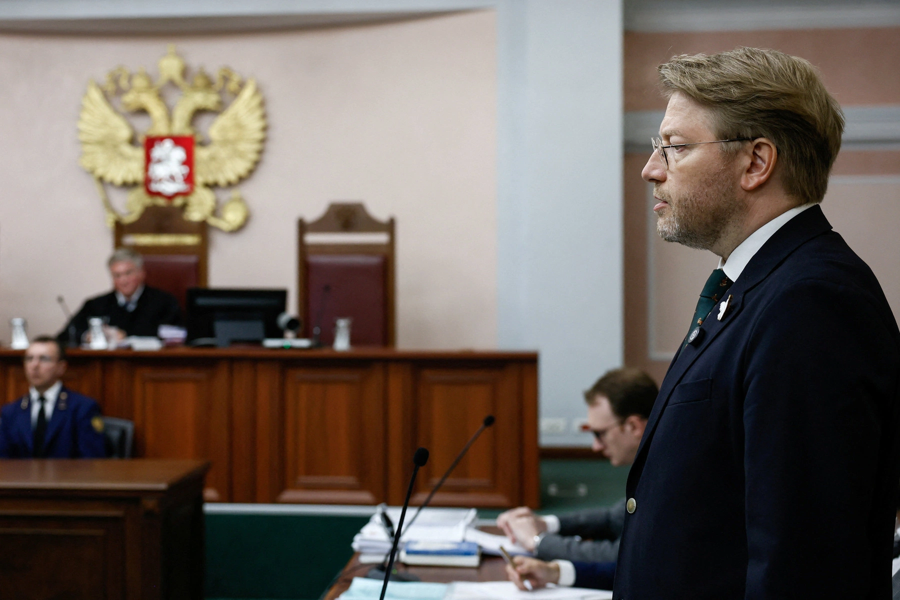 Электоральная поддержка «Яблока» поднялась до 9,3%, после чего партия была снята с голосования по делу о нарушении авторских прав в агитации.