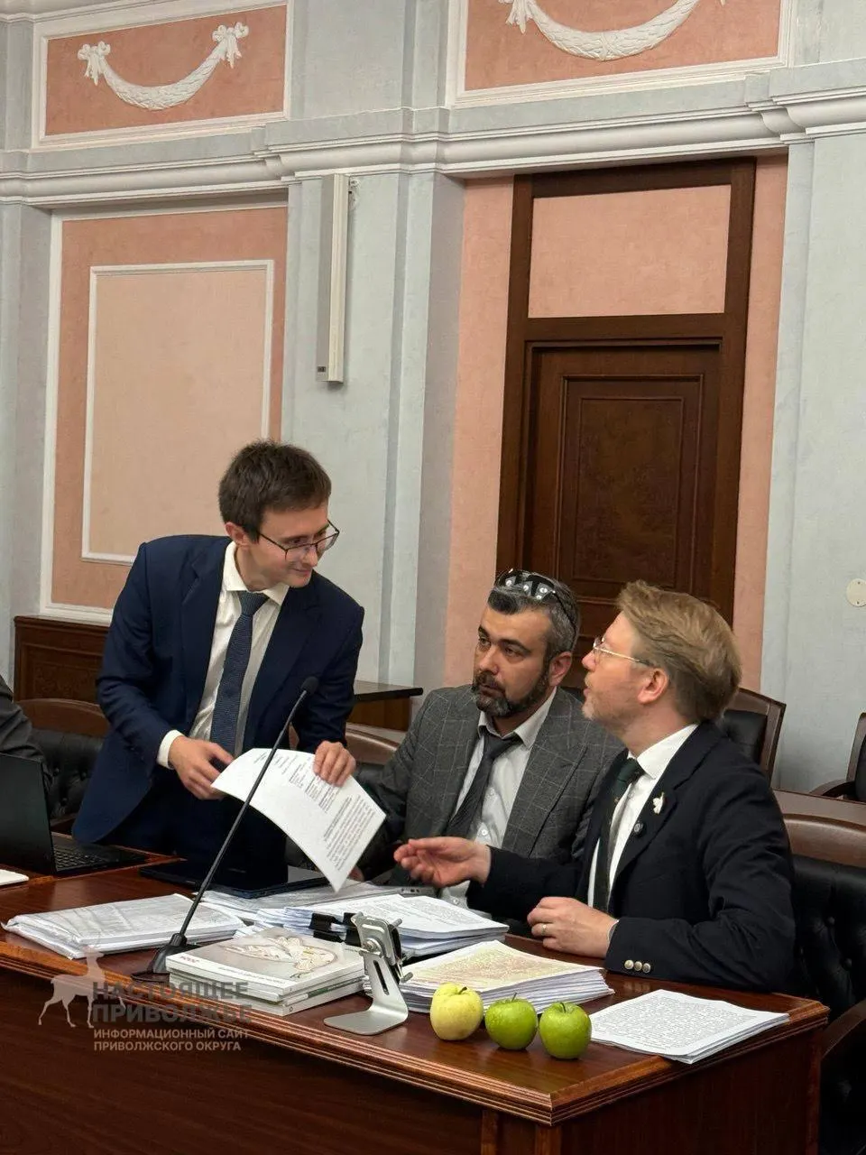 Суд принял во внимание доводы о нарушениях авторских прав и источниках финансирования кампании; обвинения в экстремизме рассматриваться не стали.