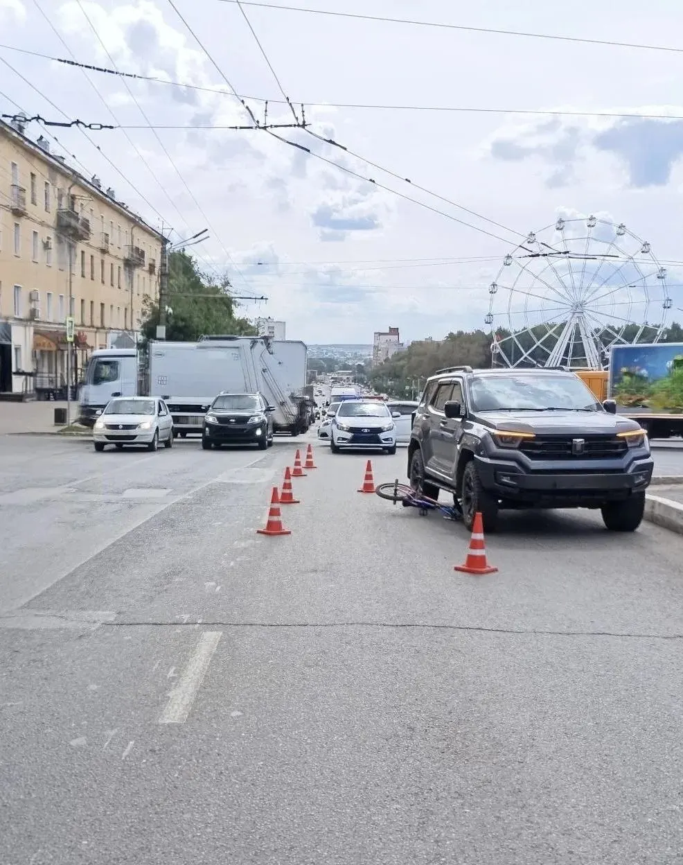 12-летний велосипедист пострадал после наезда автомобиля «Танк 400» в Кирове. Расследование проводится.