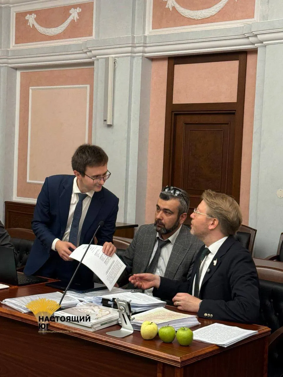 ЦИК заявил о нарушениях со стороны партии «Яблоко» в вопросах предвыборной агитации и авторских прав; решение суда может повлиять на бюллетень.