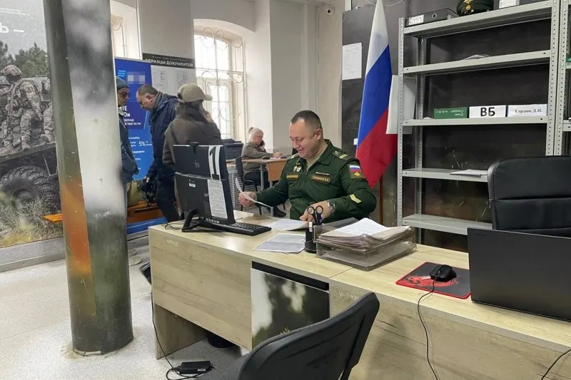 Официальные лица заявляют об отсутствии планов мобилизации; эксперты считают публикации попыткой давления на общество.