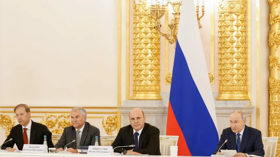 Президент объявил о необходимости заблаговременно готовиться к трудоустройству участников боевых действий после окончания конфликта; регионы вводят меры поддержки и требования к работодателям.