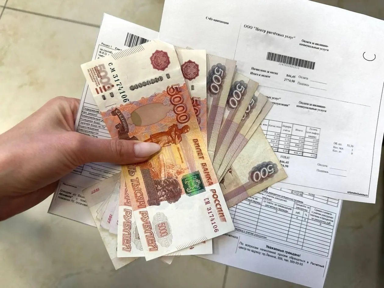 Ежемесячные траты на коммунальные услуги и топливо достигают около 5 187,6 рубля и занимают примерно 7,7% бюджета семьи.