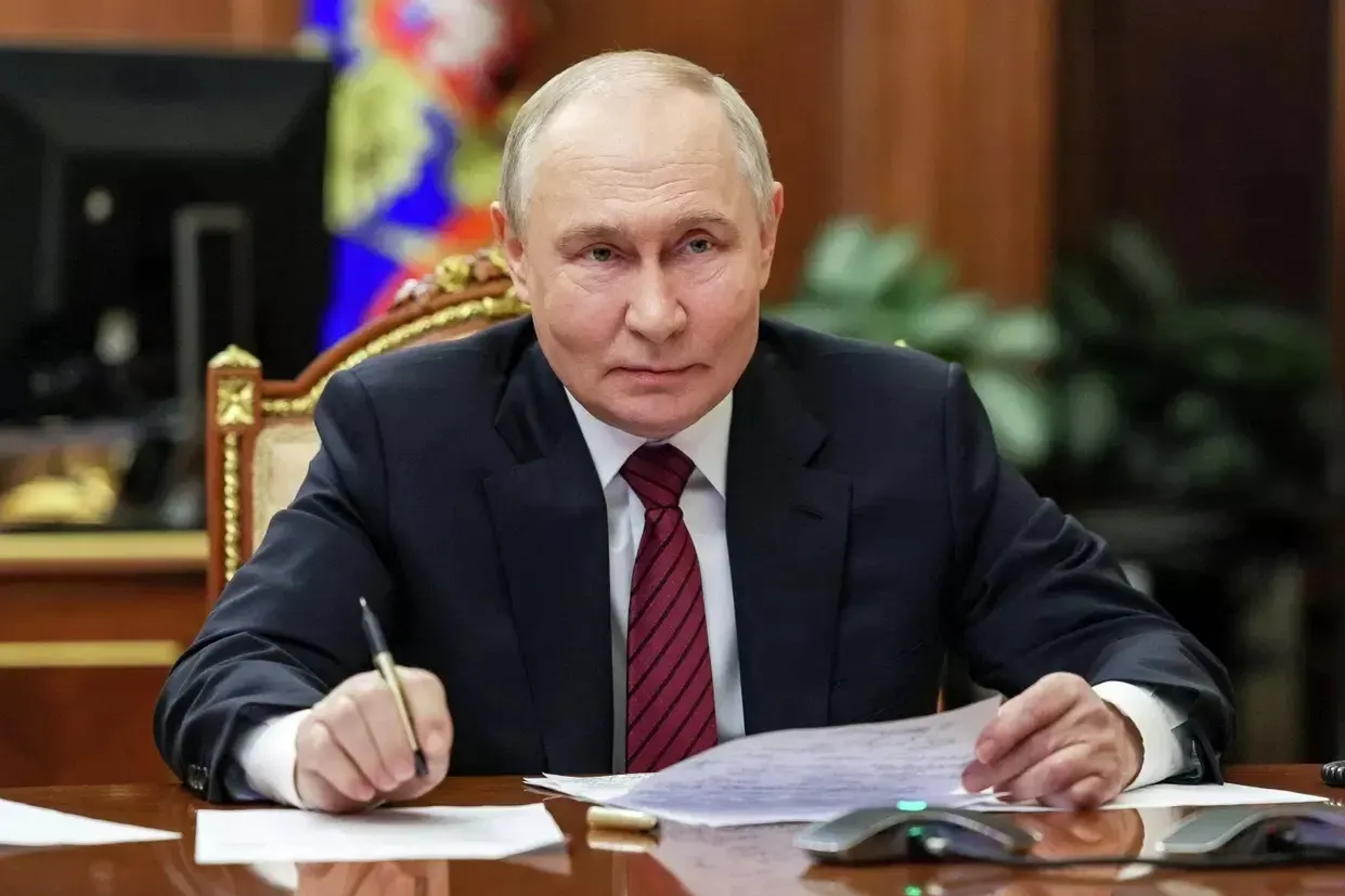 Добровольные взносы бизнеса в федеральный бюджет достигли 383,69 млрд рублей к середине августа 2026 года; общий приток растет и продолжает тенденцию прошлого года.
