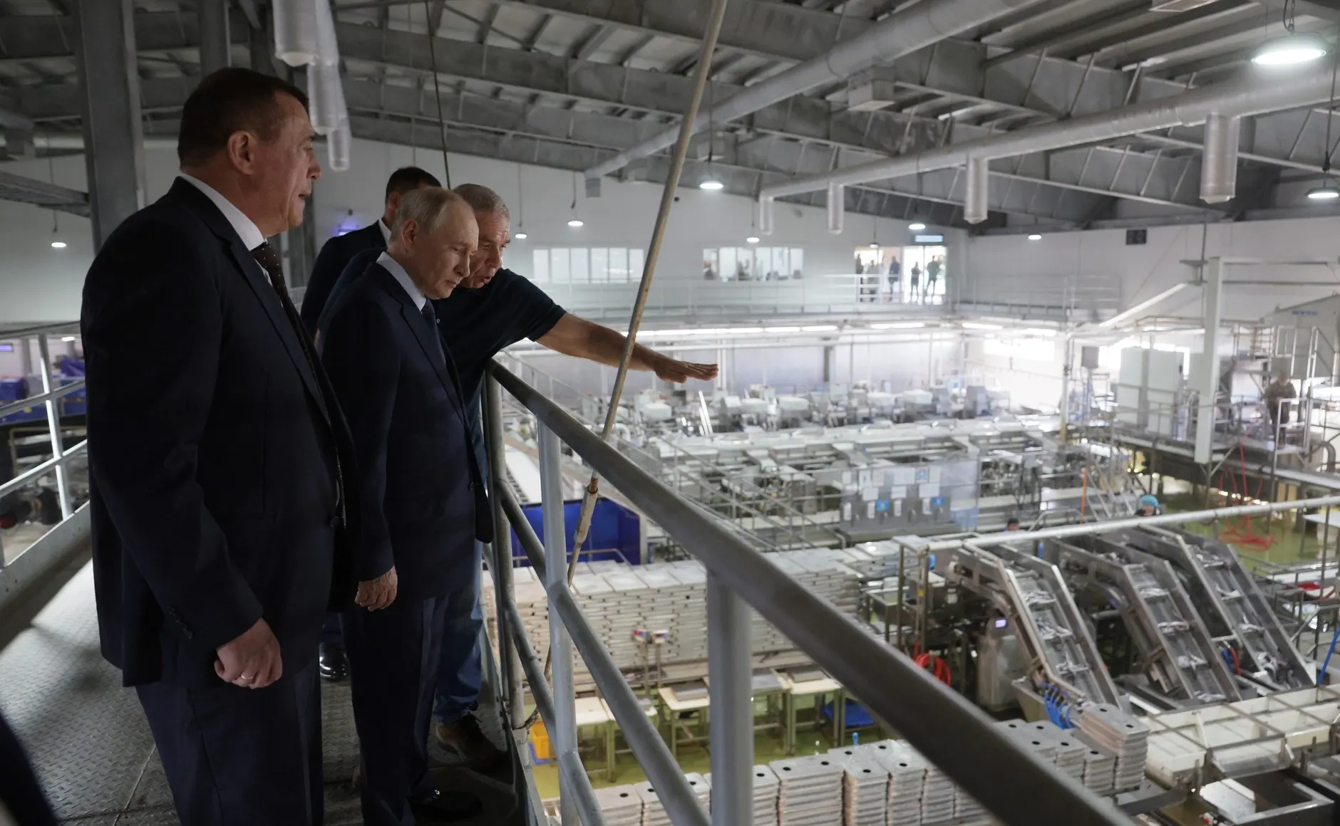 Президент России посетил Курильские острова, Москва и Токио усиливают дипломатический конфликт после визита и протестов Японии.