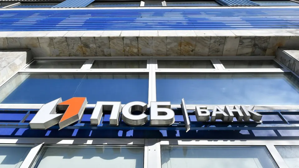 За первые шесть месяцев 2026 года банк ПСБ зафиксировал убыток, связанный с неплатежами по кредитам и ростом резервов; государство продолжает поддержку банка через допкапитализацию.