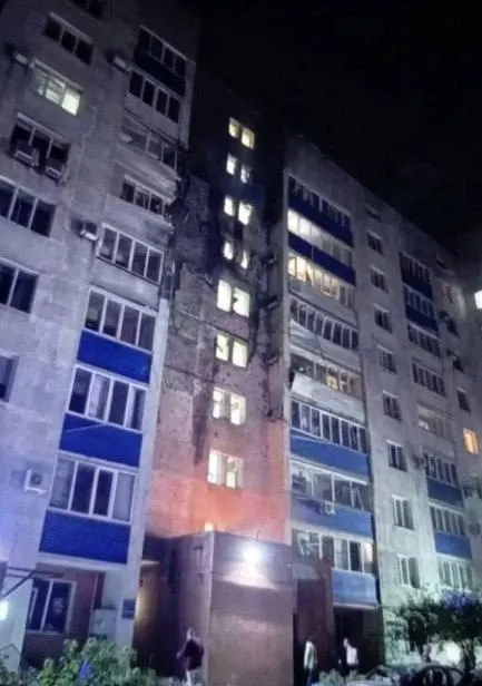 За ночь по регионам России уничтожено 516 БПЛА; зафиксированы повреждения в порту Усть-Луга и жилом доме в Новокуйбышевске; есть пострадавшие и воздушные тревоги в нескольких областях.