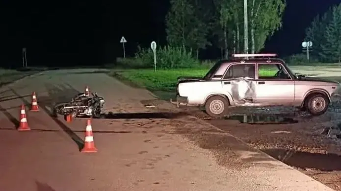 8 сентября около 19:45 в пгт Кикнур произошло ДТП между автомобилем и мотоциклом; 15-летний мотоциклист получил травмы.