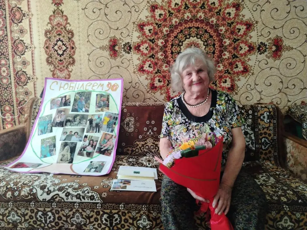 Участница Великой Отечественной войны из Владивостока отмечает 90-летний юбилей; её судьба началась в деревне Калужской области и продолжилась в педагогической работе.
