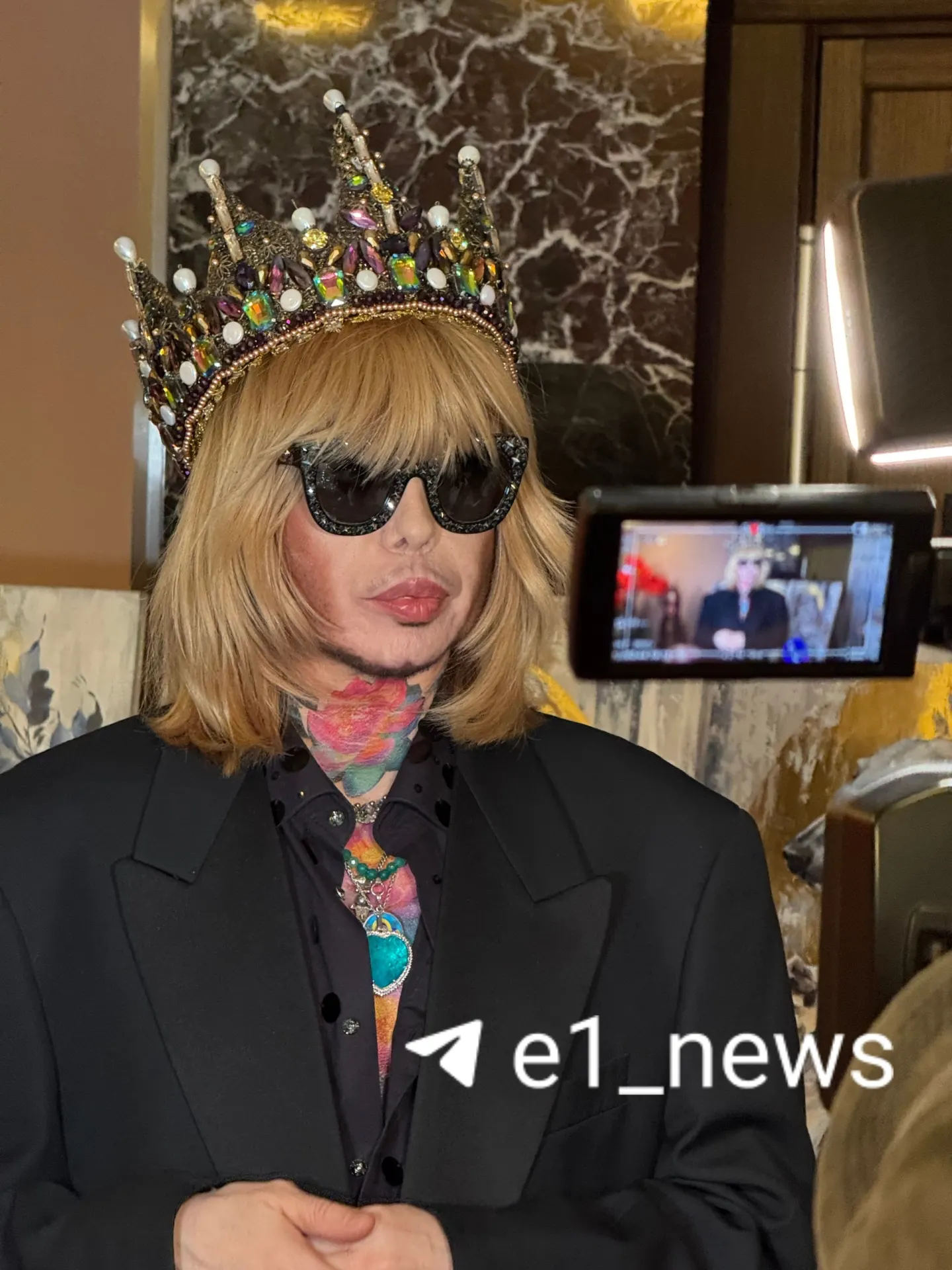 На всероссийском фестивале моды дизайнеры со всей страны представили коллекции; участие превысило 350 человек, главной звездой стал Сергей Зверев.